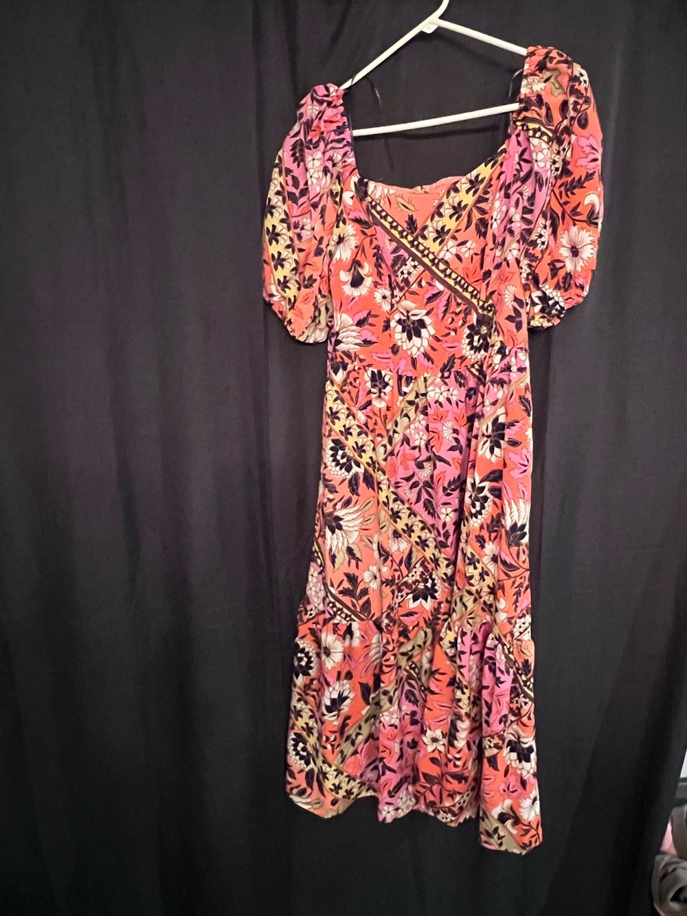 NWT Vince Camuto Coral and Pink Floral Midi Dress with Puff Sleeves